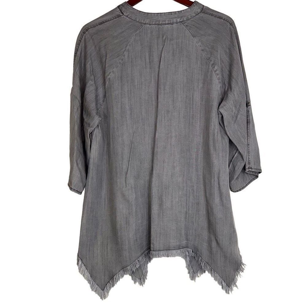 Hester’s & Orchard Womens Gray Tencel Top Medium Button Front Raw Sharkbite Hem - Picture 2 of 11